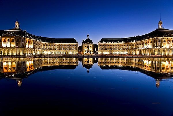 The Place de la Bourse and the Water Mirror in Bordeaux