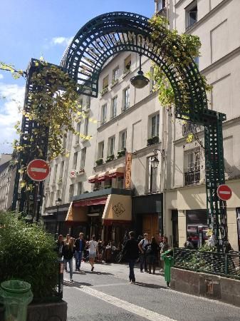 GuestToGuest, sharing econGuestToGuest, sharing economy, home exchange, beautiful streets, rue montorgueil