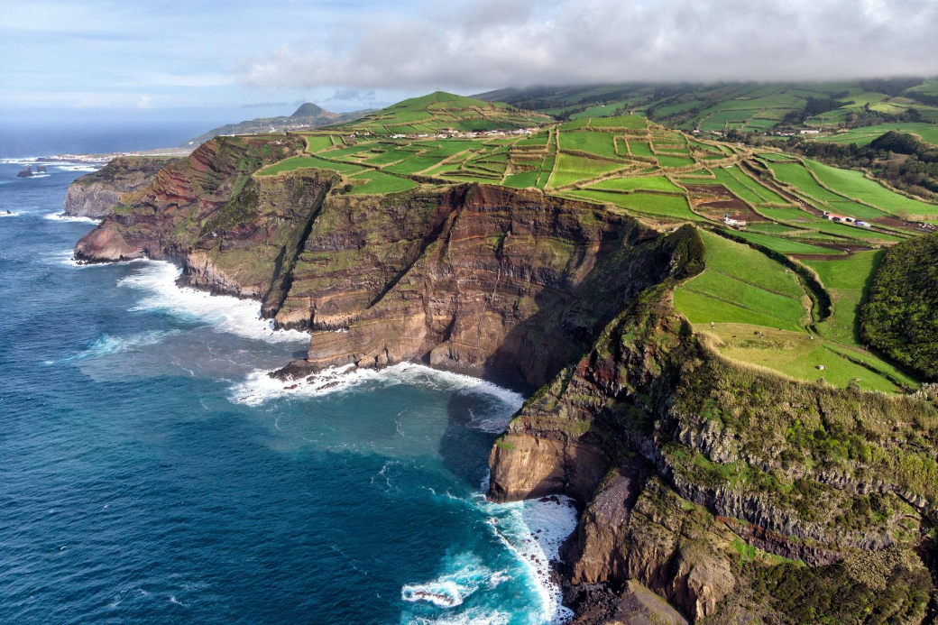 acores-azores-portugual-cliff—vacation-indiansummer-homeexchange