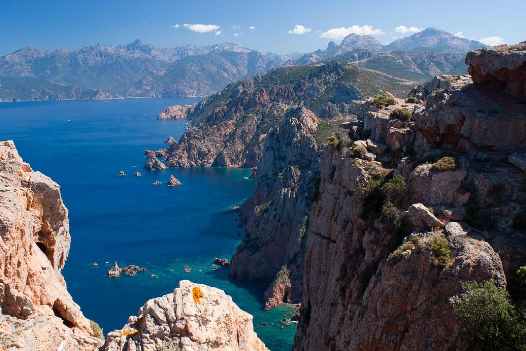 scandola-corsica-france-cliffs-vacation-indiansummer-homeexchange
