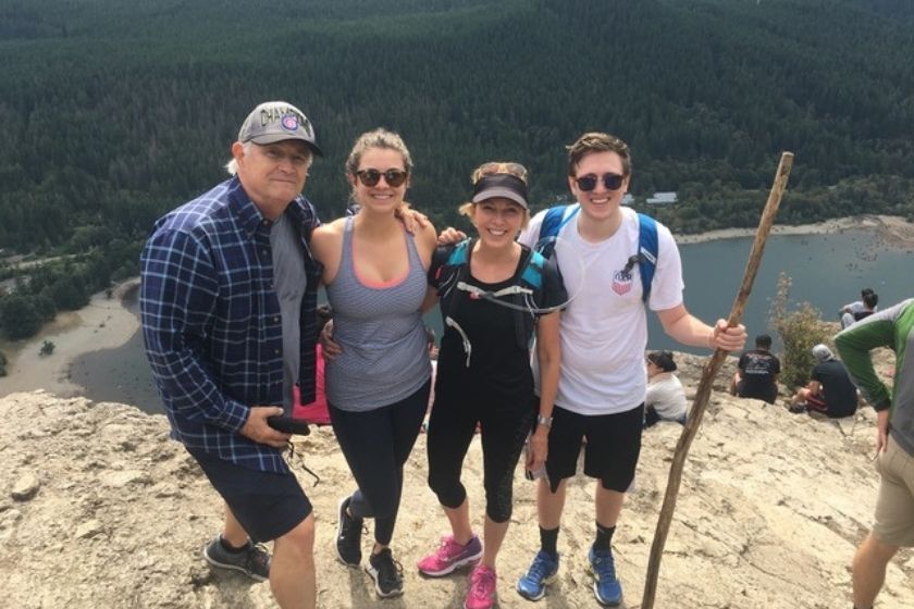 alt Family-trekking-sponsorship-program-HomeExchange, title Family-trekking-sponsorship-program-HomeExchange