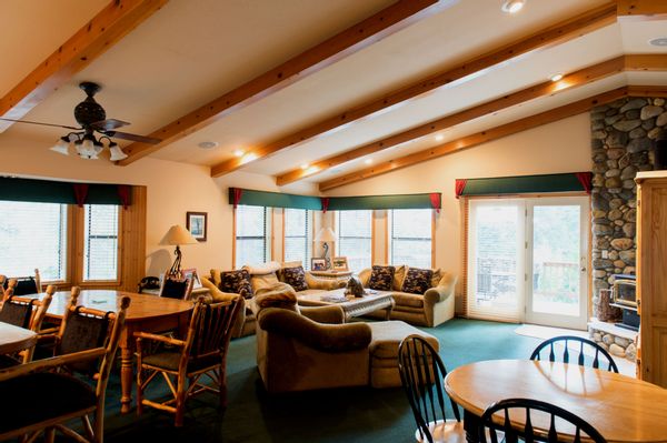 Beautiful Remodeled, 4 bed, 3 bath, Deck and Hot Tub 2600 sq. ft. Tahoe, CA Home