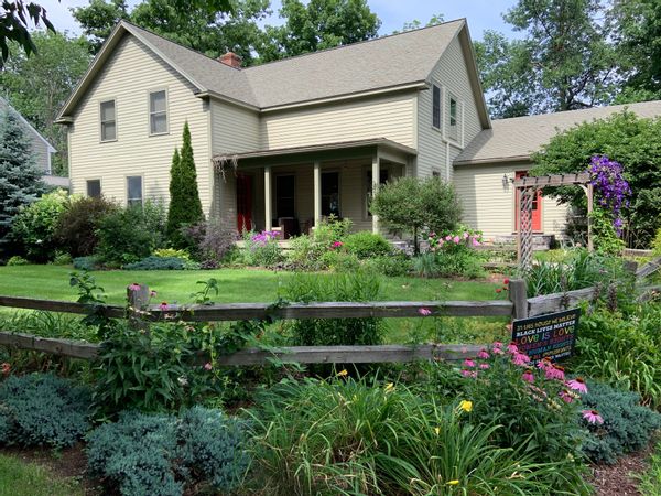 Large Burlington Home With Lake Access