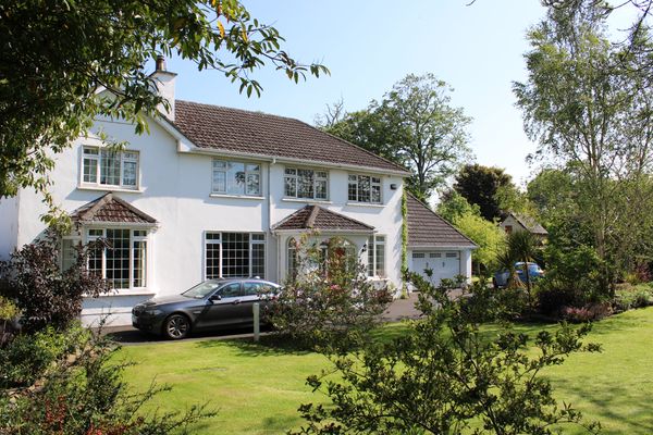 Now Seeking Summer 2026 - Spacious Home and Garden with Private Tennis Court