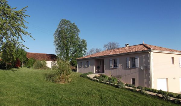 Modern french villa in Charente countryside. Near Bordeaux and Cognac.