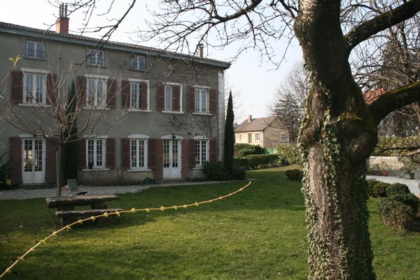 Three months exchange(dec2012-feb2013), Beautiful house in Lyon, the biggest french town after Paris with garden and private pool