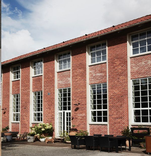 South of Copenhagen /40 min Old Factory 300Sqmt 3 bedrooms 2 bathrooms HUGE social space
