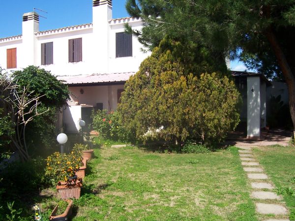 Villetta con giardino a due passi dal mare in Sardegna