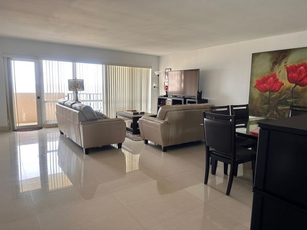 MariaMercedesyFamilias hus