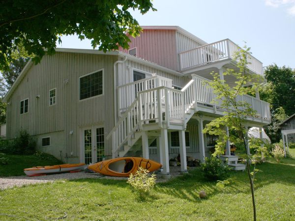 Canadian Lake Vacation Home