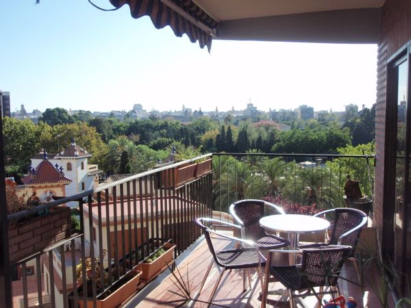 Beautiful, bright  230m2 apartment in Valencia town with terrace stunning views and very close to historic center