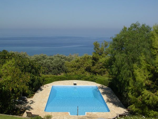 Villa by the sea with pool and tennis court