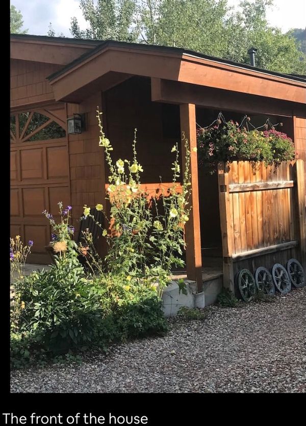 Cozy, Quiet, Private Studio please look at calendar for available days