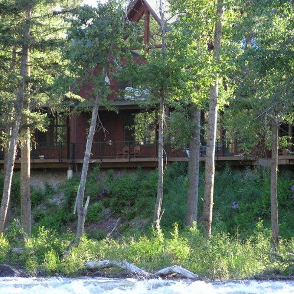 Beautiful One Bedroom Condo on the banks of Montana's Swan River