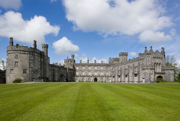 Kilkenny city -bright, modern home in the heart of Ireland