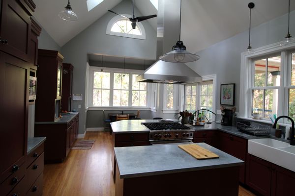 Victorian with modern chef's kitchen in quaint gold rush era mountain town. 300ft creek frontage