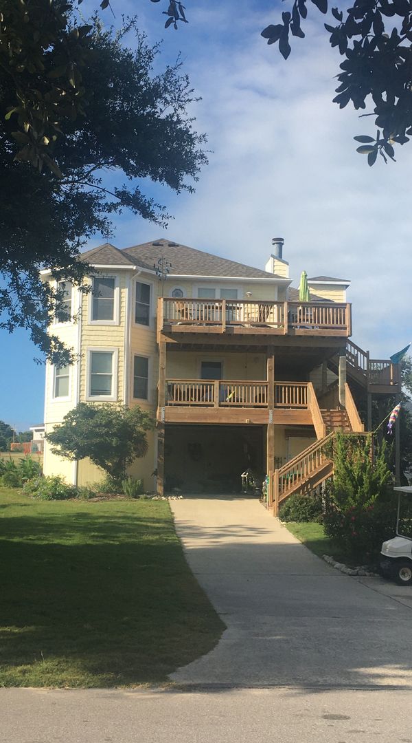 Duck, NC Coastal Charm- 4 Bdrm Oceanside home with easy walk to ocean, town, and soundside boardwalk