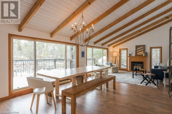 Luxury 4 Season Cottage on Prestigious Stoney Lake