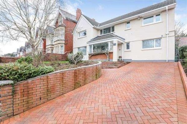 Comfortable suburban family home - traditional, simultaneous exchanges preferred