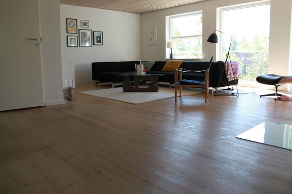 Skøn arkitekt tegnet villa 300 m2 direkte nabo til Hareskoven 20 min fra KBH