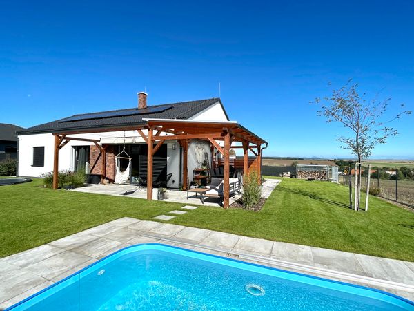 Modern house with pool just 30min. from Prague
