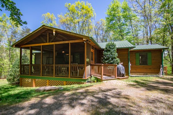 Lovely Peaceful Cabin tucked in the Beautiful North Georgia Mountains, Open to Guest Point exchange