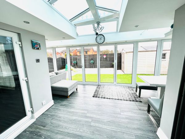 Beautiful spacious modern family home in Warwick