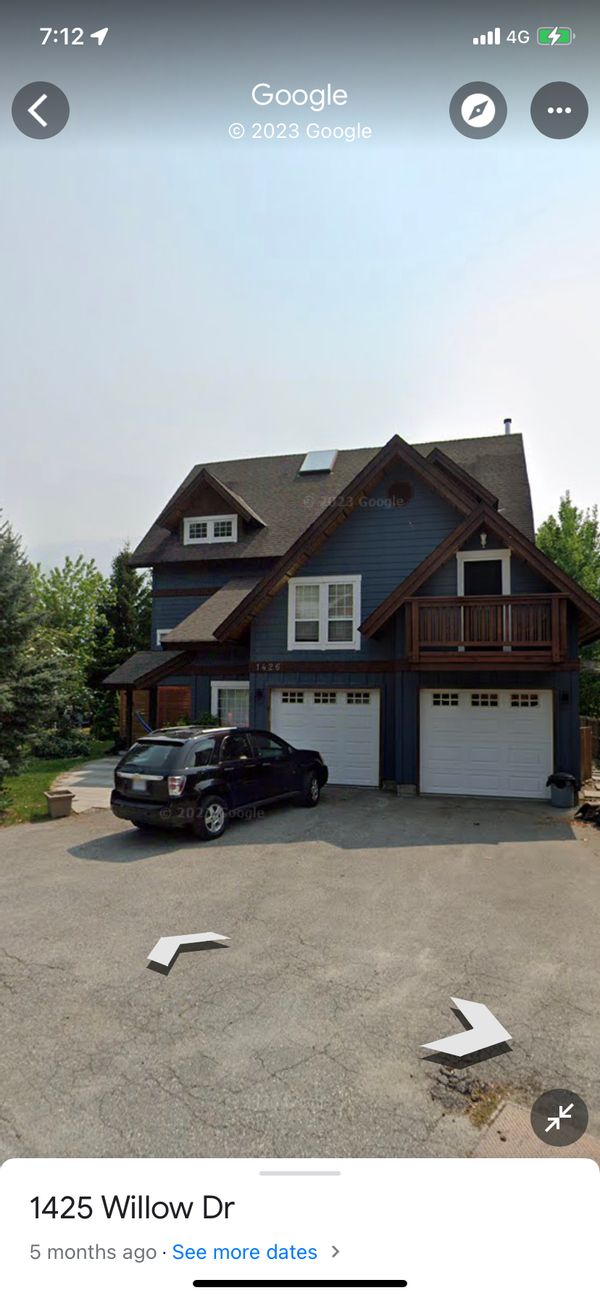 Executive home with quality furnishings fantastic views from our large deck walk to town Canada