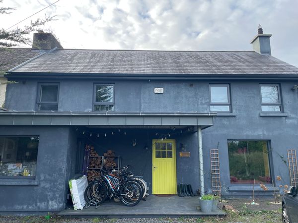 Modern family home, Greystones, Wicklow, Ireland, less than 1 hour from Dublin, near sea/mountains.