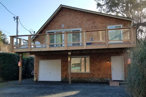 Family Friendly Ocean View Home, Half Block to Beach (Manzanita, OR)