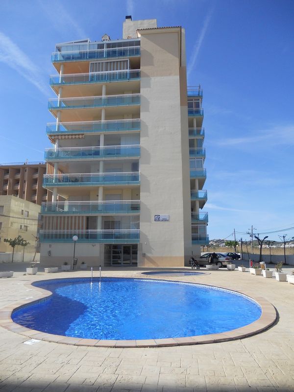 Apto con piscina y gran terraza con vistas