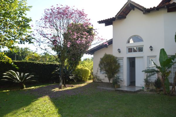 Casa amplia y ajardinada,en barrio supertranquilo,a 200m de la playa