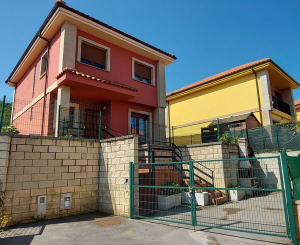 huis van MIGUEL, LAURA & FAMILY