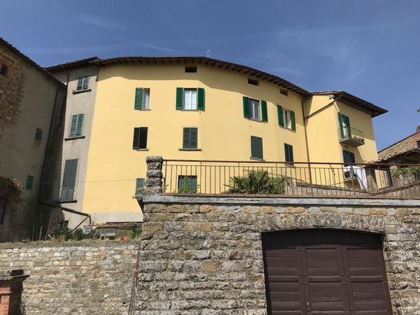 A Tuscan Gem - Beautiful apartment in medieval hilltop town. One week minimum stay from 2023.