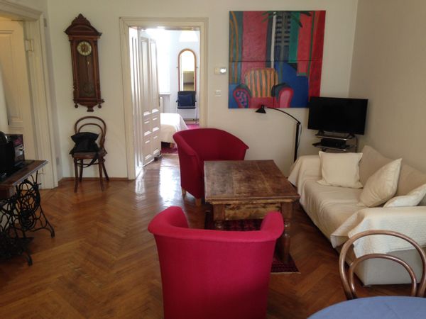 Super one bedroom Viennese apartment in great location.MINIMUM STAY FIVE NIGHTS