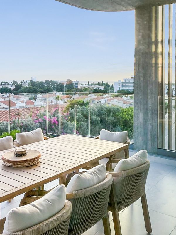 Stylish Paphos Penthouse with Jacuzzi & Sea Views – Walk to Harbour