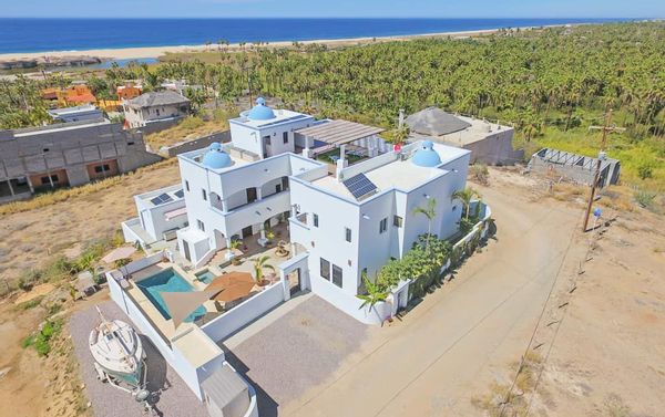 Ocean View Studio with Kitchenette Complimentary Beach Club Access, Pool, Walk to Beach, Free WiFi