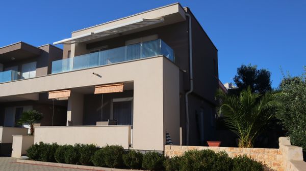 Dorka, Gergő, Anettes hus