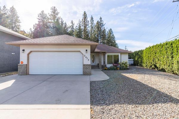 3 Bedroom Detached house in West Kelowna. Nice Shannon lake family neighbourhood. Within 10 minutes of the lake and multiple wineries, and golf courses. 15 Minutes to downtown kelowna