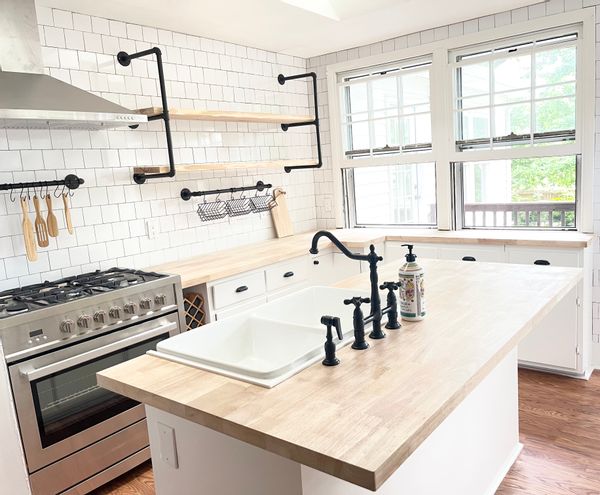 Single story remodeled home. in 12 south walking distance to the park, restaurants and bars.