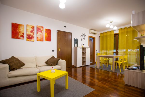 CasaPeruzzi - 2 sleeps close to airport walking distance train to city center(20min)