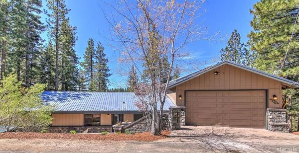 Centrally-located Mountain Home with Amenities for the Whole Family