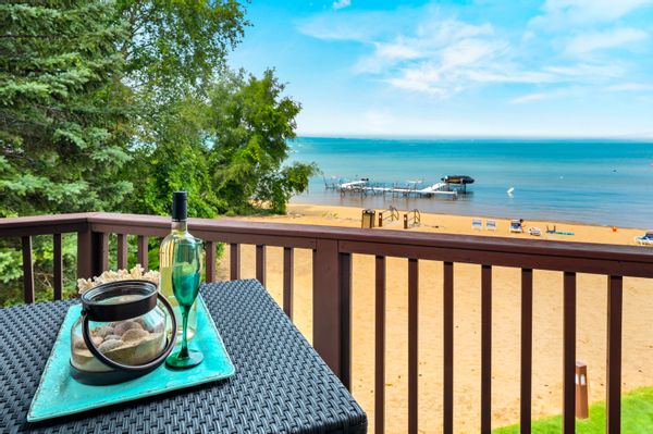 Beach Bliss on Lake Michigan Grand Traverse Bay ,1 BR Newly renovated and ready for your visit !