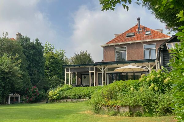Rob & Erna's detached villa near Amsterdam with large garden, (car) and little boat *** Available for 2024 summer exchange in mid/south Europe with swimming pool ***