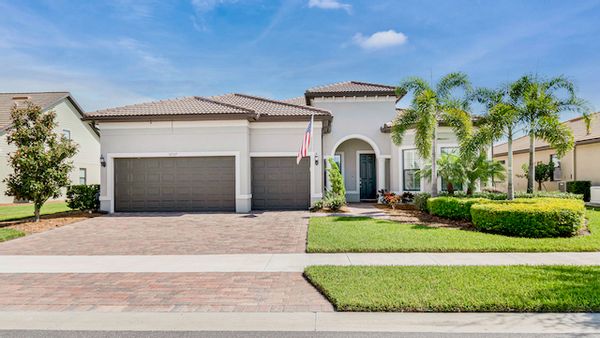 Luxury Home in Sarasota, FL Minutes from Beaches