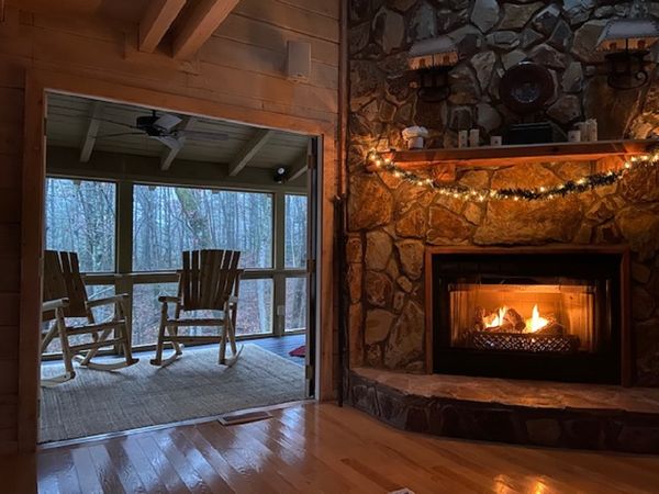 Rustic Relaxation Cabin, Blue Ridge, GA - Mountain Escape w Jacuzzi*Accepting Guest Points