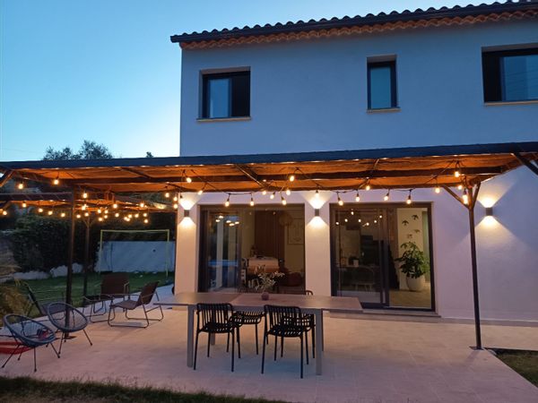 Jen, Ju & coina kuća