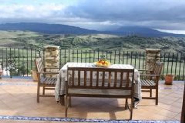 Typical Andalusian house with swimming pool and all mod cons Please see link: antiguoestanco.com