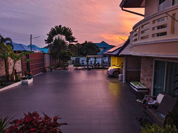 Thatsaporn & Ronny s Haus