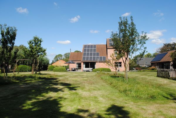 Stylish, Spacious & Comfortable Family Home with views in central Benelux